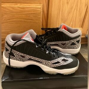 Retro Jordan 11 low IE 2020